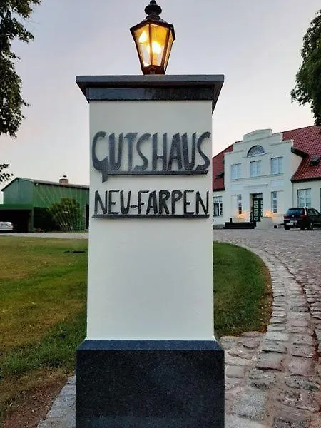 Gutshaus Neu Farpen-1
