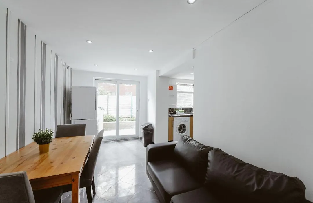 Great Rooms In Stepney Green Station - 12-1