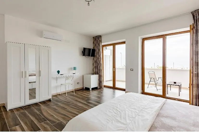 Manfredi Sea Room-1