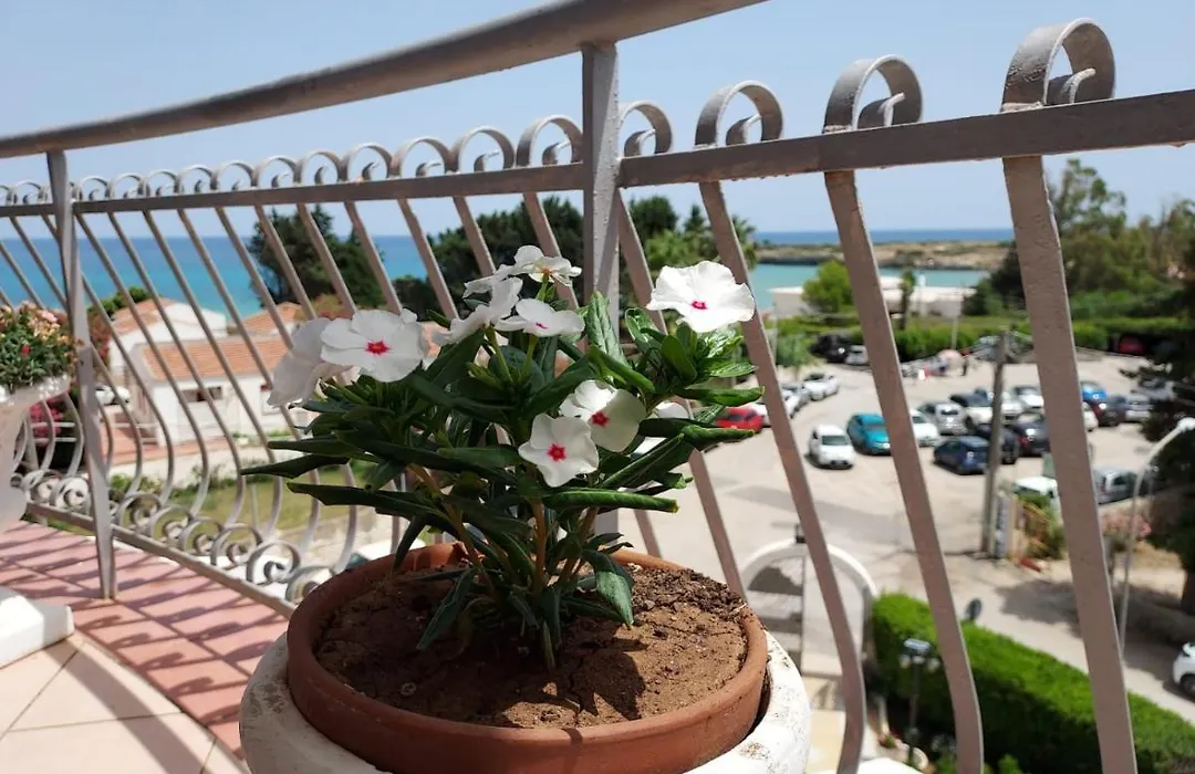 Arenella Beach Rooms-1