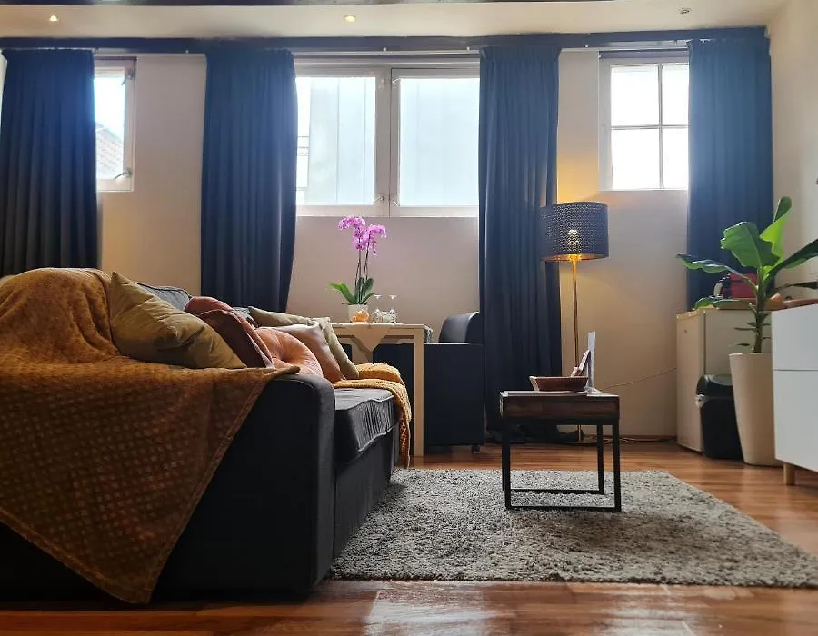 Crown Guesthouse Amsterdam-1