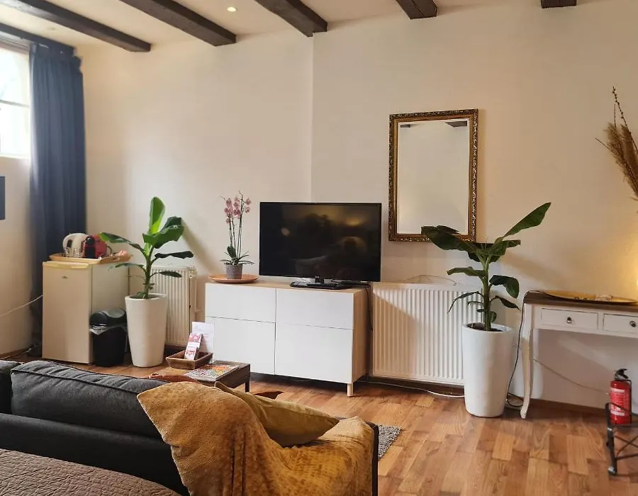 Crown Guesthouse Amsterdam-1