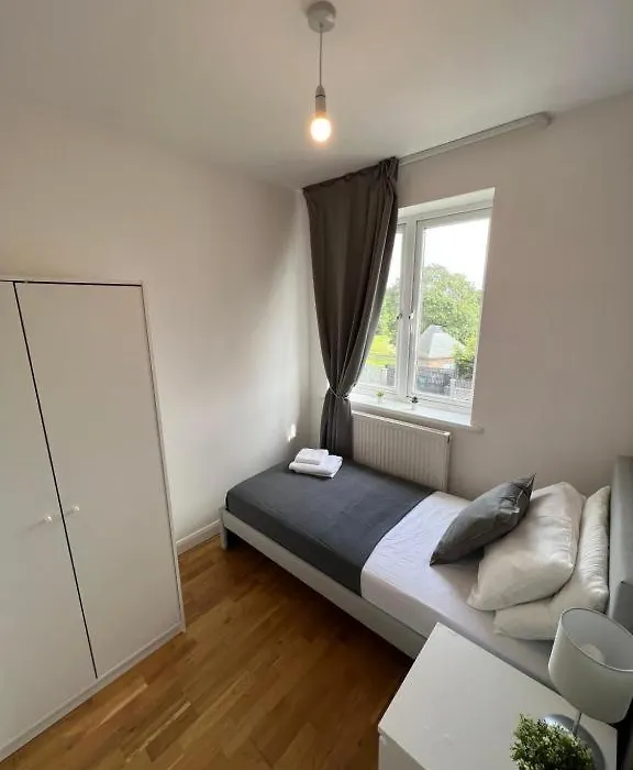 Stunning House 15 Min From Wembley Arena-1