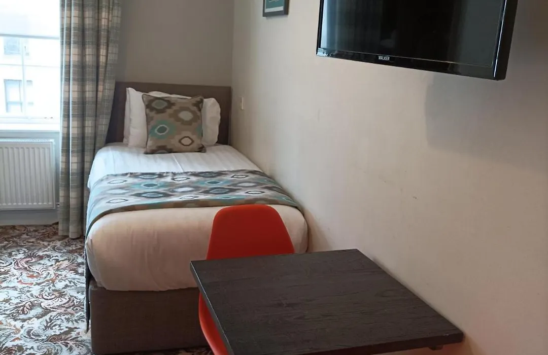 Tom Dick And Harriet'S Accommodation-1