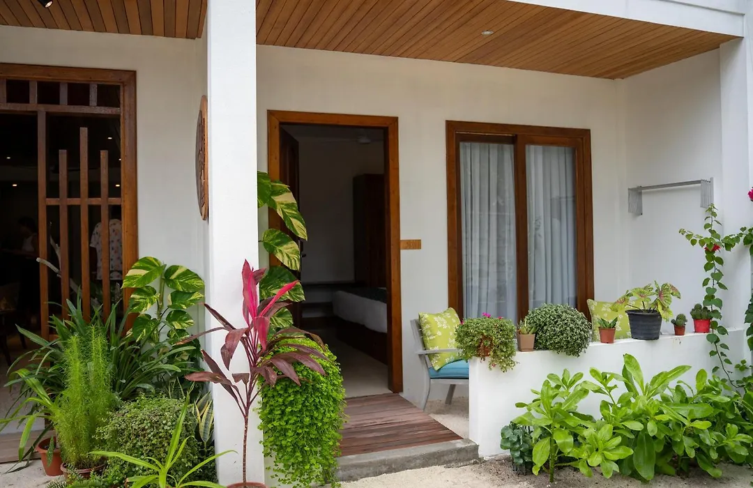 Akiri Dhigurah-1