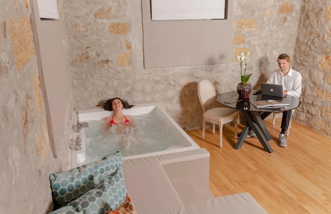 Five Suite Palermo Politeama- Luxury B&B & Jacuzzi-1