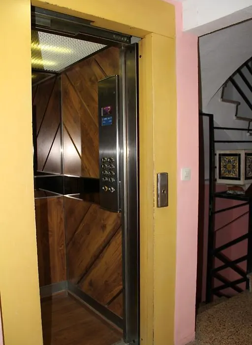 Hostal Mengual-1