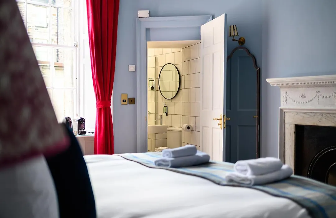 Queen Charlotte Guesthouse-1