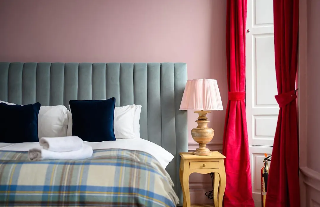 Queen Charlotte Guesthouse-1