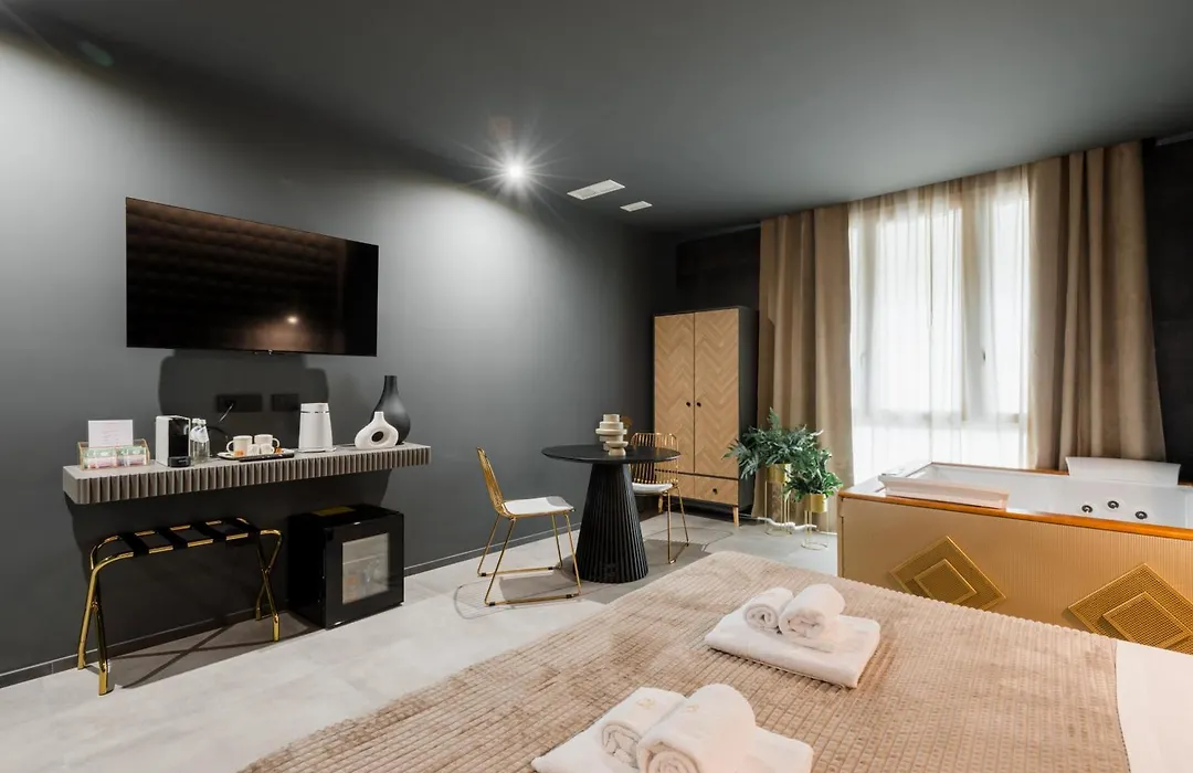 Porta D'Oro Charming House II & Spa-1