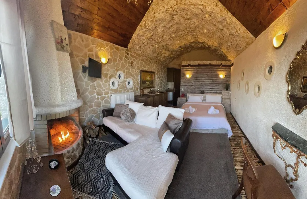 Anilia Guesthouse-1