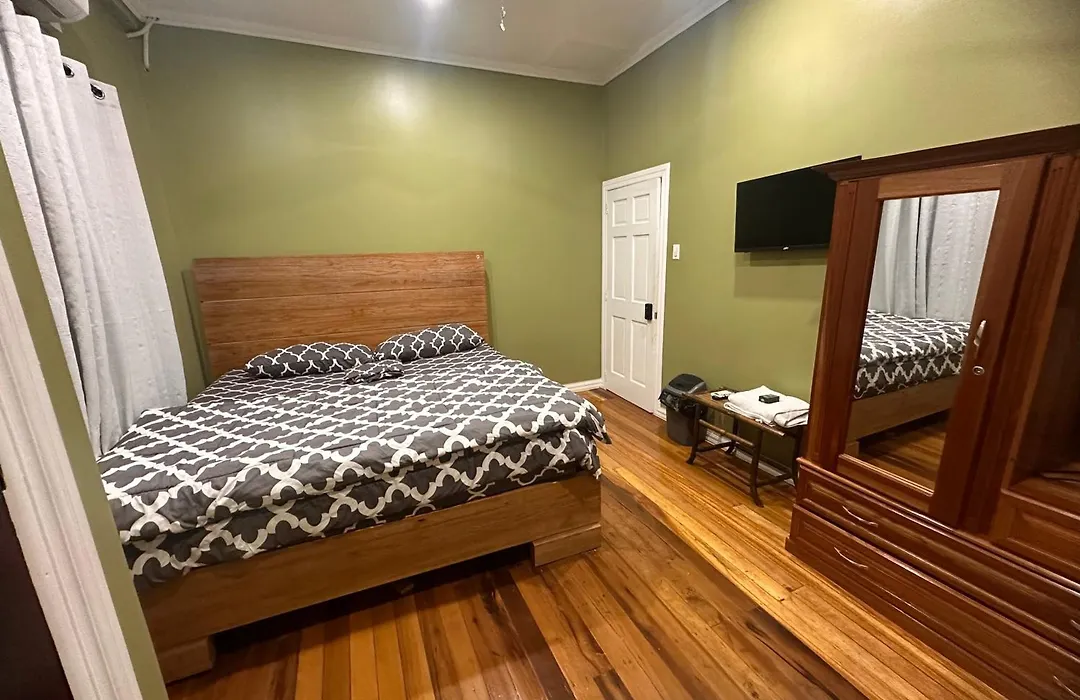 Hollywood Guesthouse-1