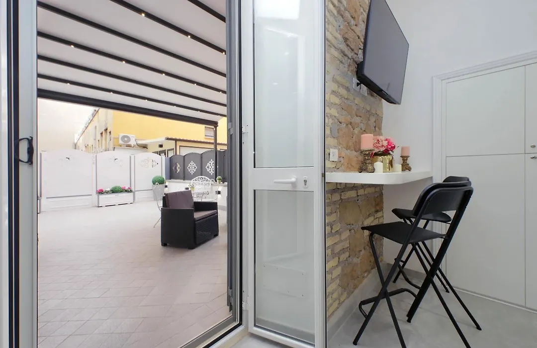 Roman Holiday Suites-1