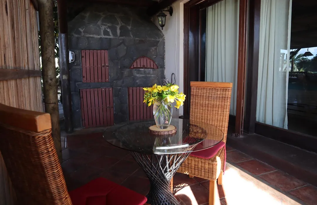 Le Gite Du Bonheur Guest House & Car Rental-1