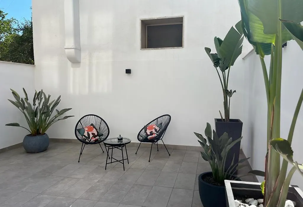 Gl Rooms And Apartments-1
