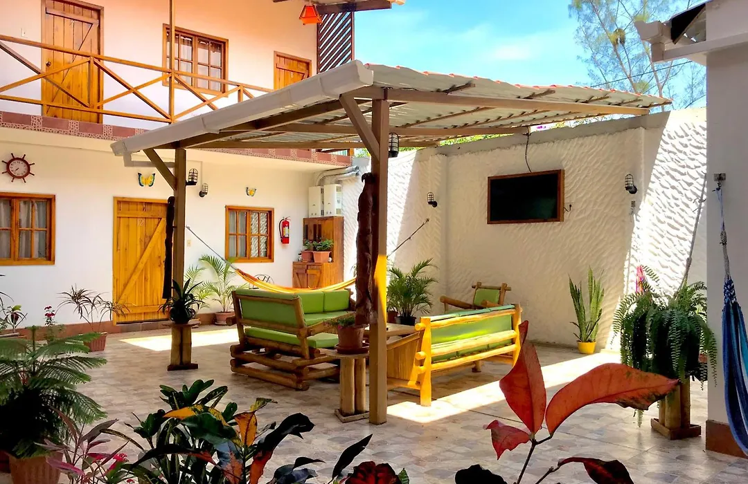 Hostal Laurita Beach-1