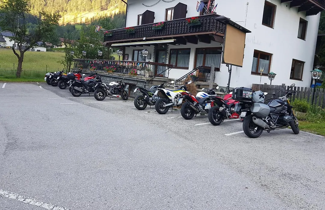 Tattoo PENSION mit Restaurant und Tattoo-Studio-1
