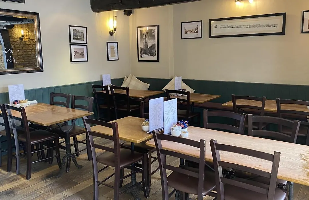 Priory Tearooms Burford With Rooms-1