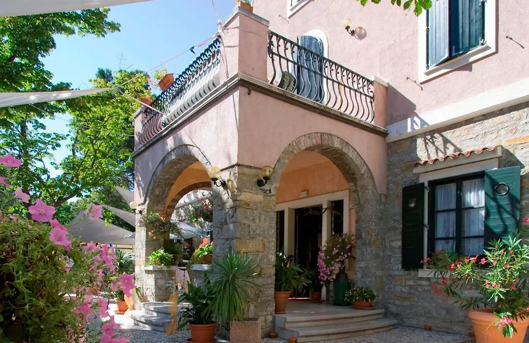 Villa Andor-1
