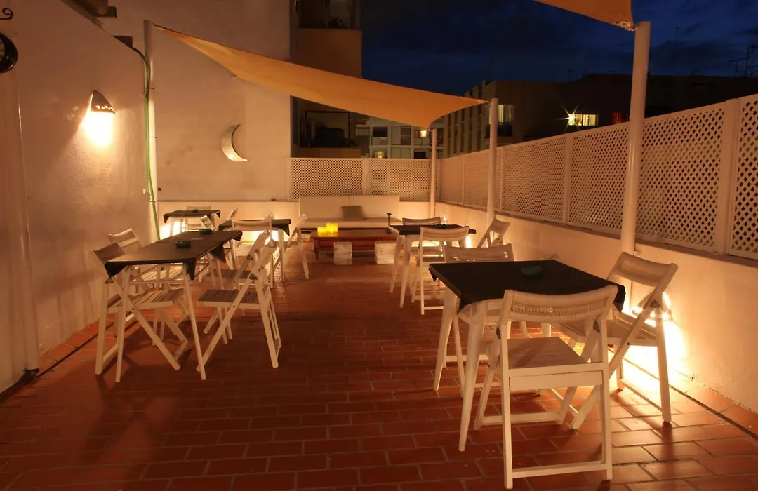 Juanita Hostal-1