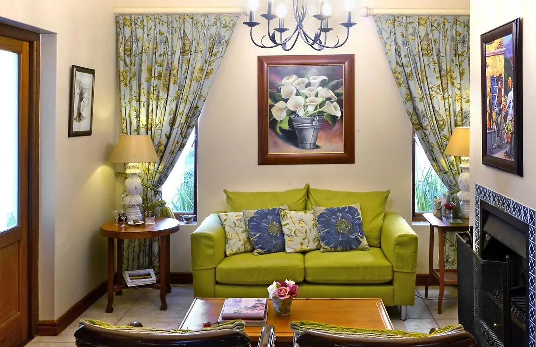Petit Plaisir Is A Romantic Self-Catering Cottage On The Side Of The Village No1-1