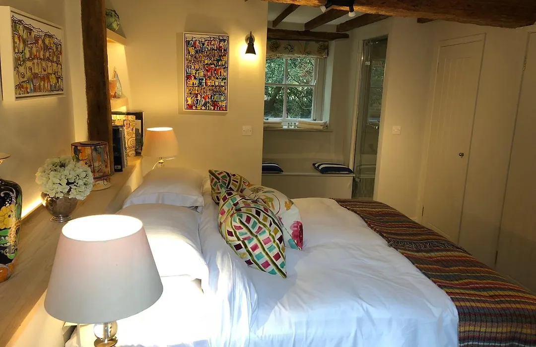 Thames Edge Rooms-1