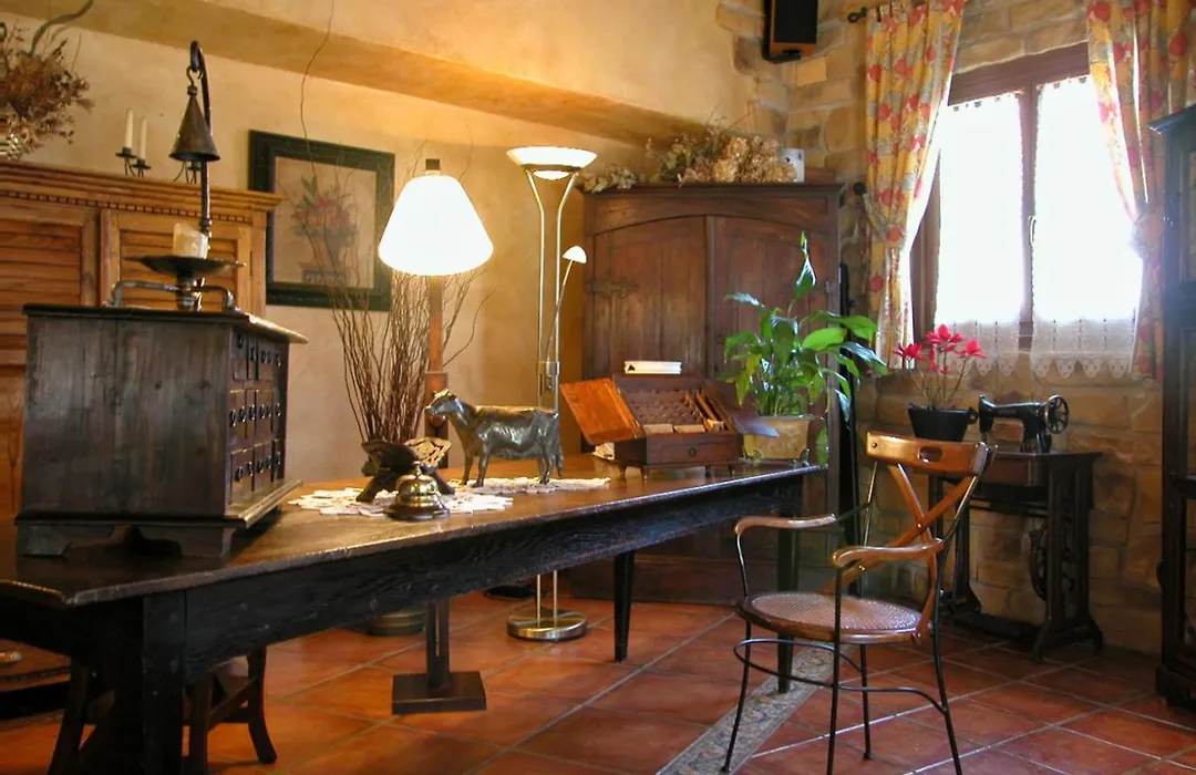 Hostal Arostegui-1