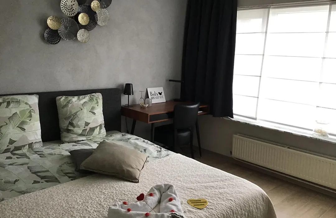 Guesthouse De Steenberg tweepersoonskamer met grote badkamer, kitchenette en tuinzicht op de eerste verdieping-1