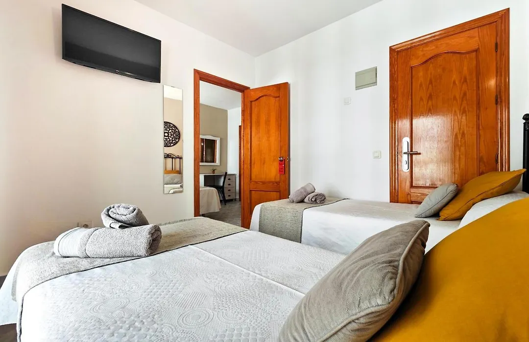 Azuline Hostal Dinamarca-1