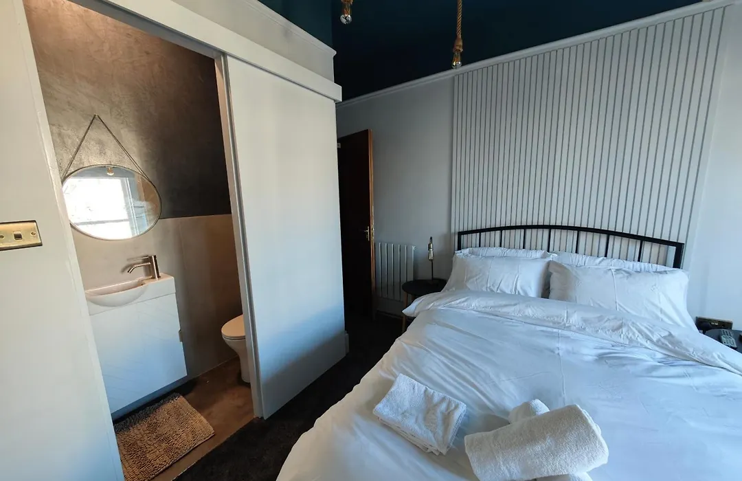 Styles & White Stays - Central Newquay-1