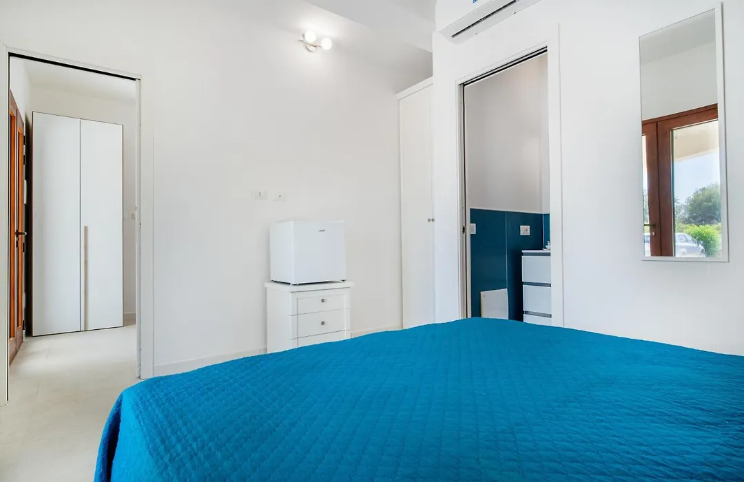 Ambra Holiday Rooms - Rooms & Beach-1