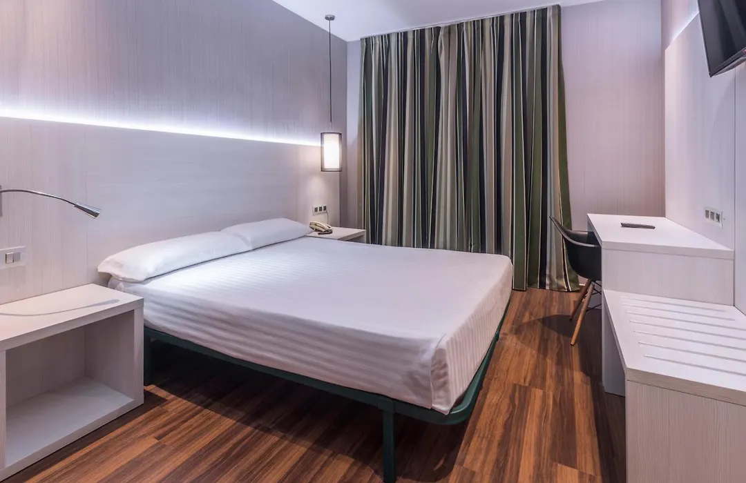 Hostal Operaramblas-1