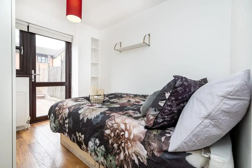 Comfortable New Refurbished Bedroom-1