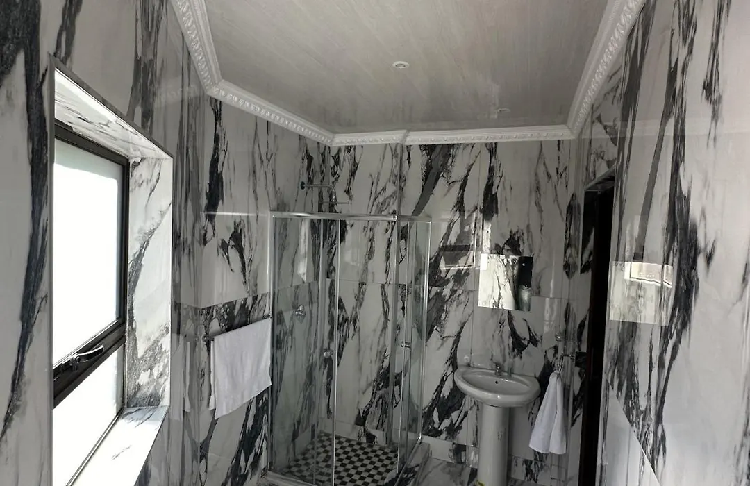 Harry'S Luxury Guest House-1