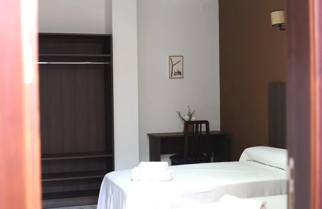Hospedium Hostal La Paz Parking Gratis-1