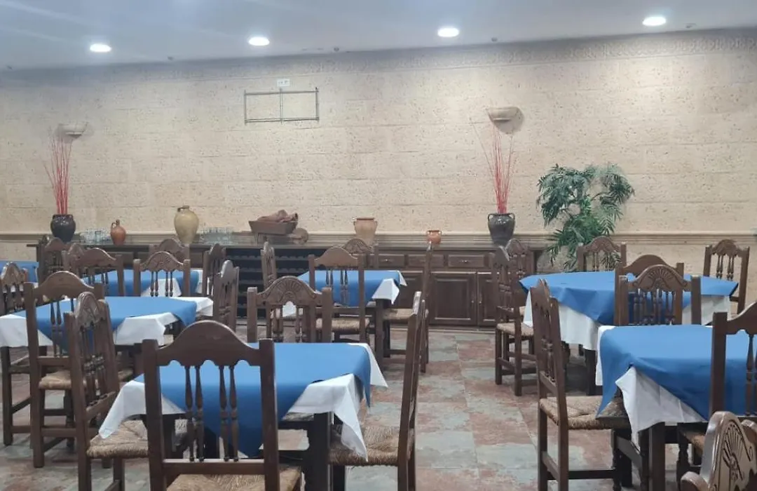 Hostal La RoDa-1