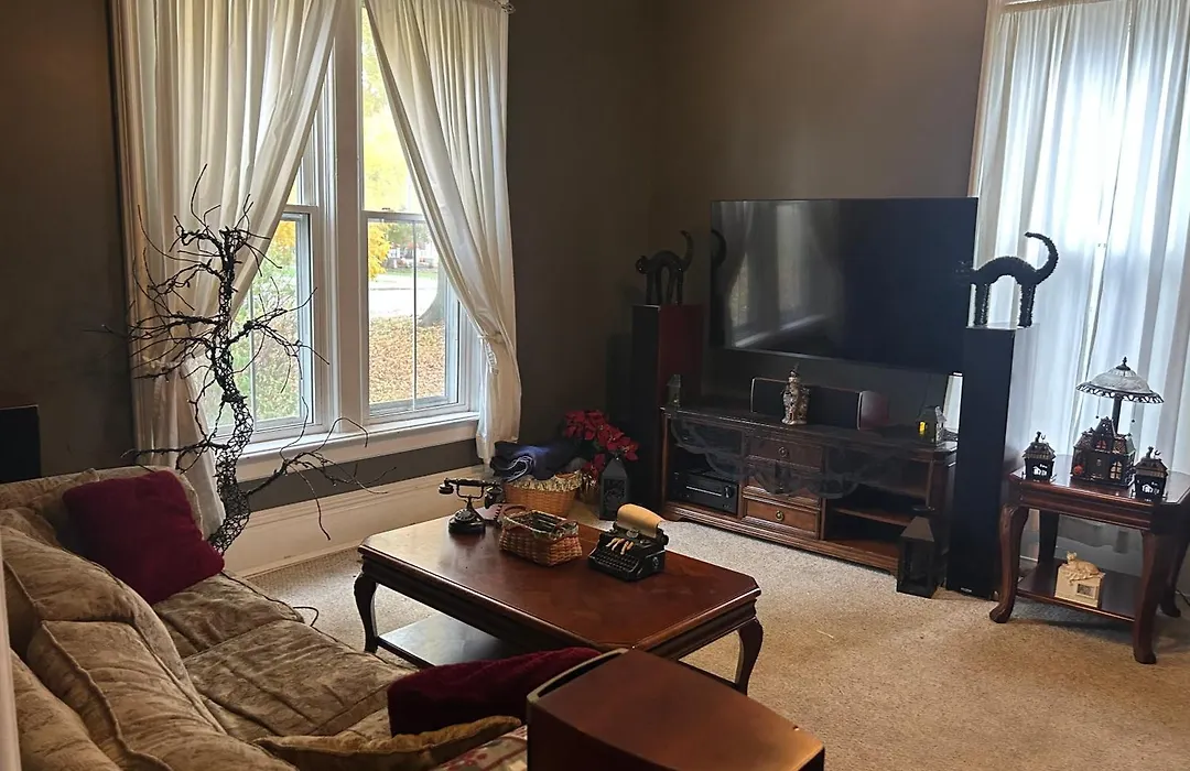 Main Oak Manor-1