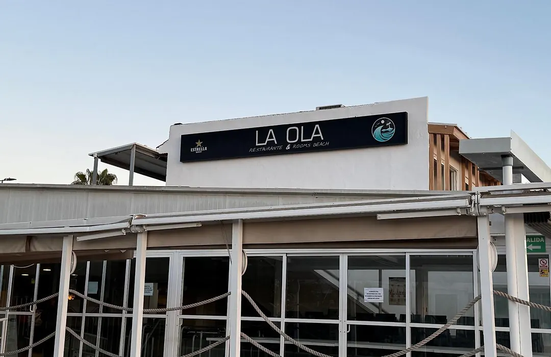 Pensión La Ola-1