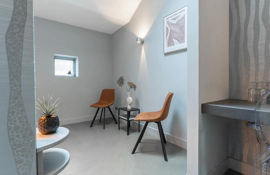Suite With Wellness Nextdoor And Kitchen Access-1