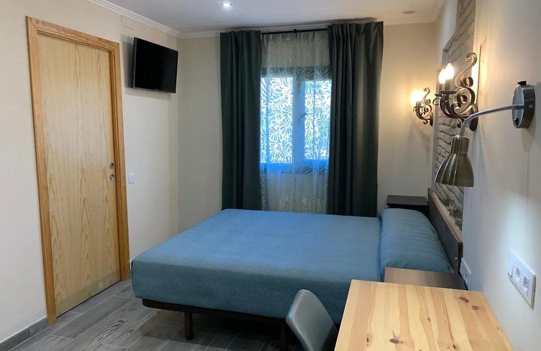 Hostal Milana Girona-1