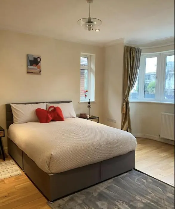 Prime Location London W5-1