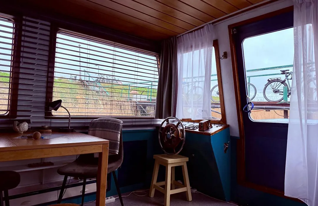 Floating B&B Amsterdam-1