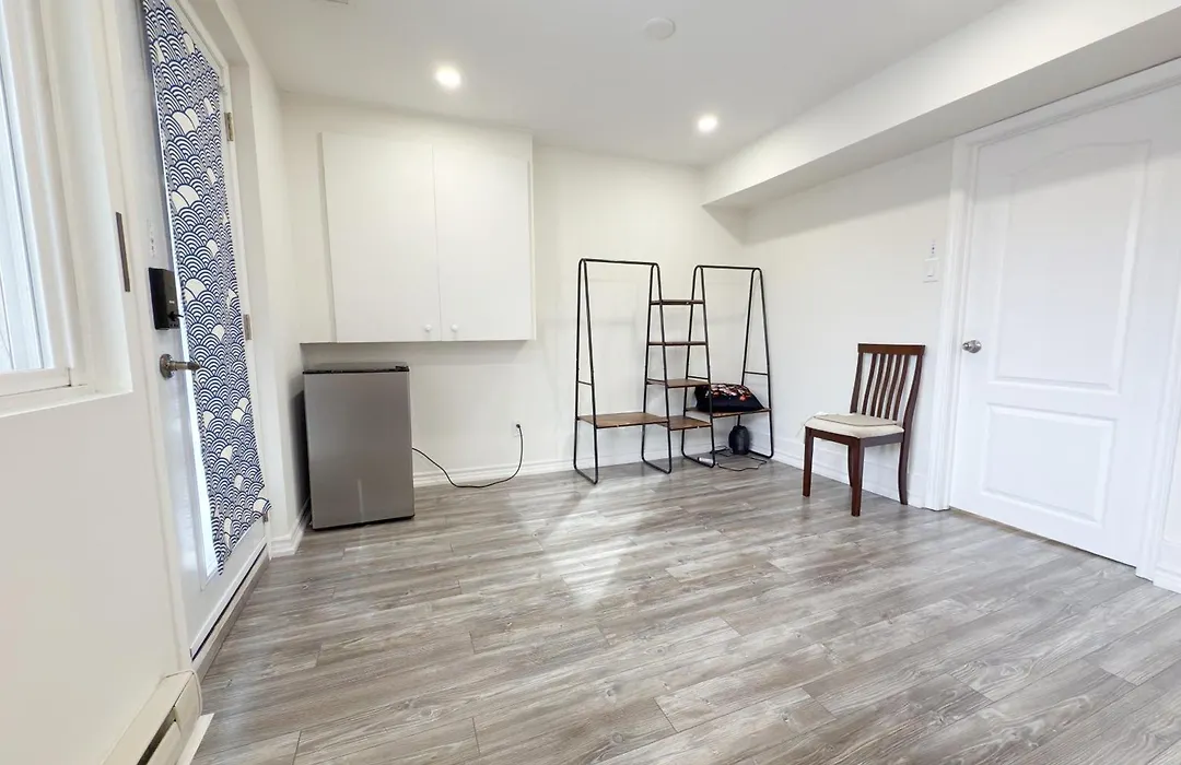 Cozy Room With Private Bath Near Don Mills Subway-1