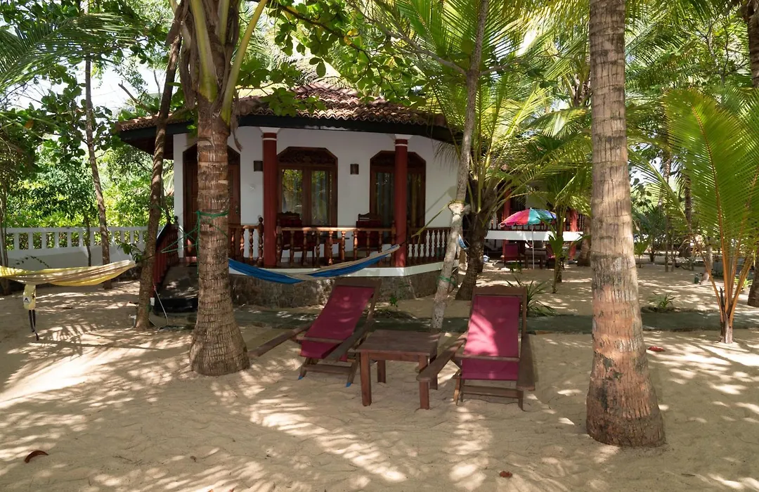 Patini Bungalows - Beach Garden-1