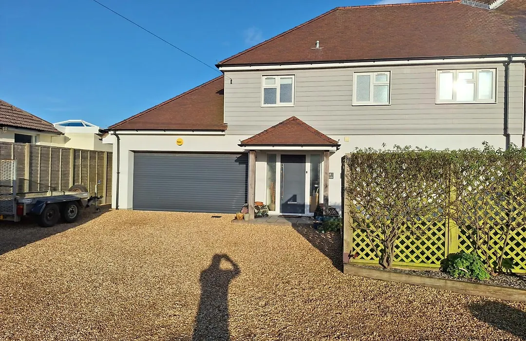 By The Sea, Home From Home Sleeps 6-1