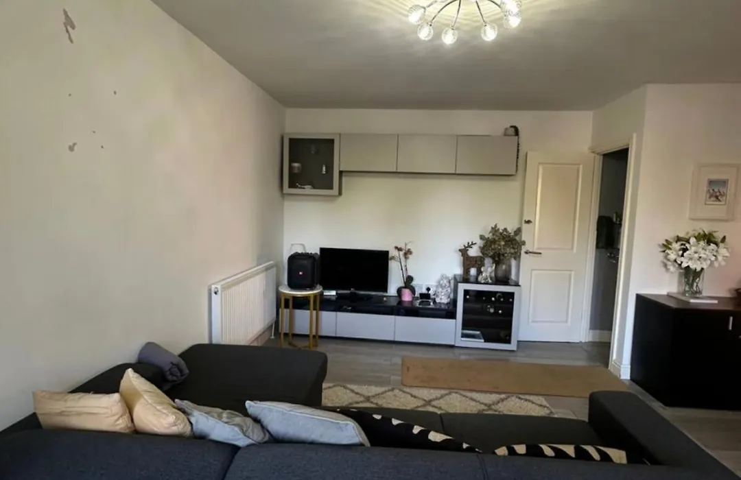 Room In London-1