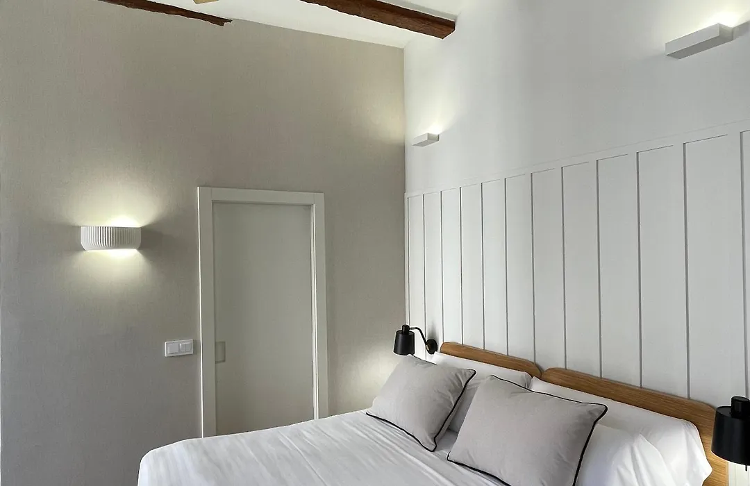Cosy Rooms Embajador-1