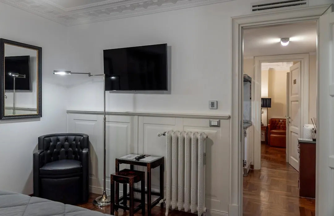Regal House Roma Capucci 6-1