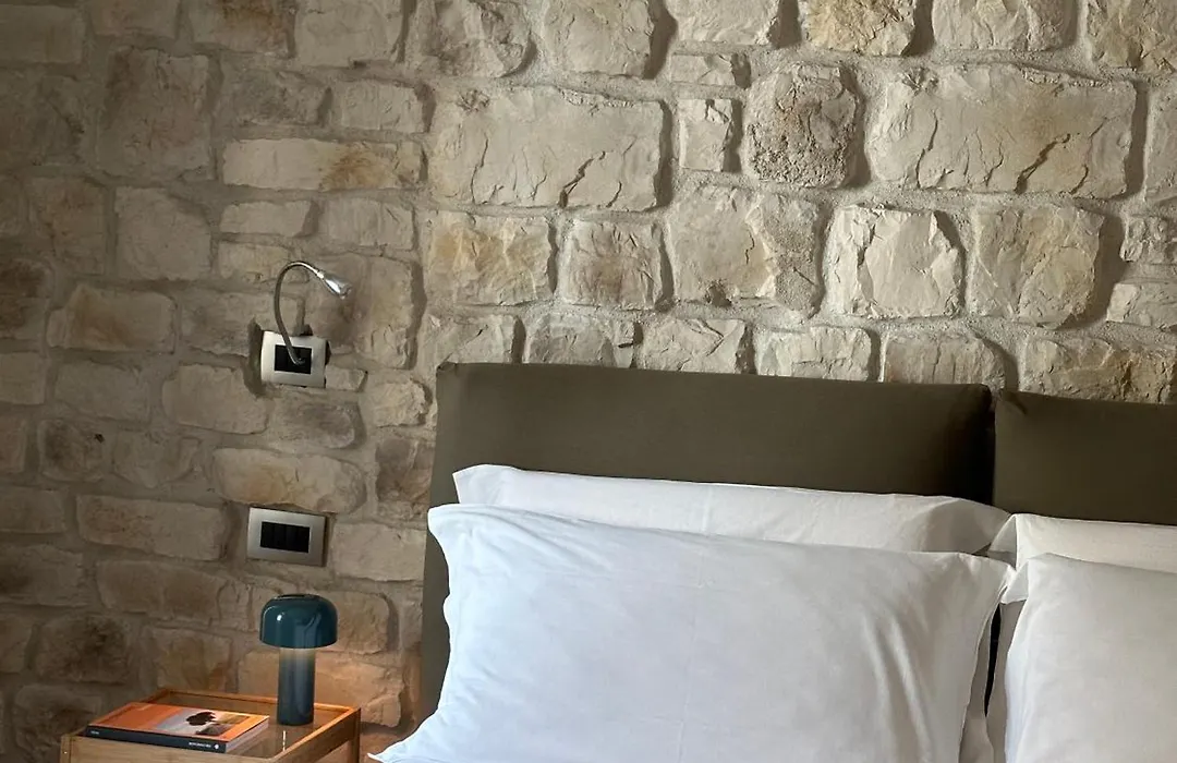 Olivia Rooms Teocrito-1