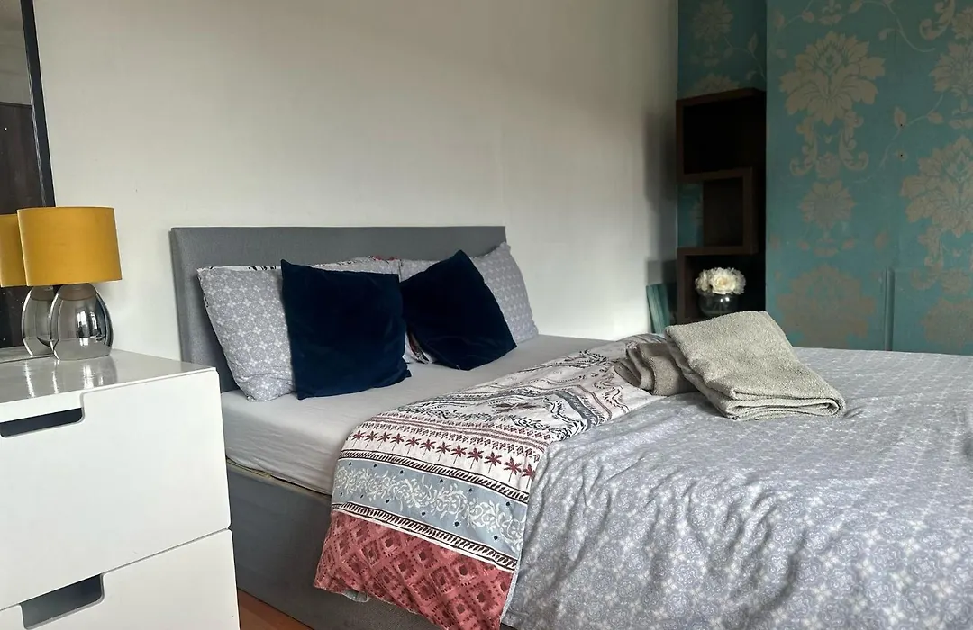 London Budget Maisonette-1